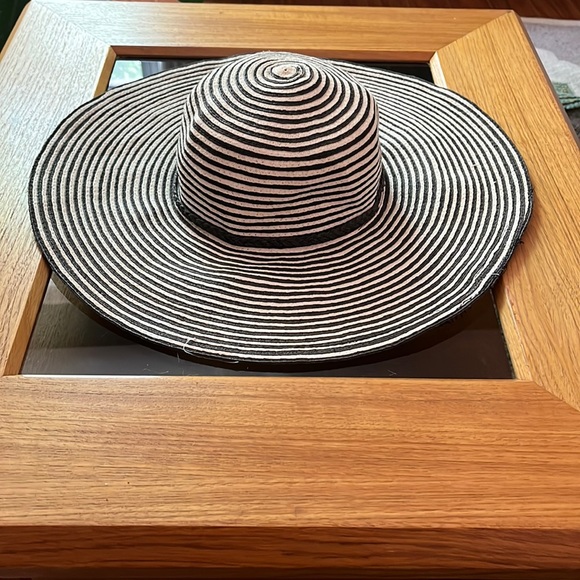 Banana Republic Wide Brim Summer Hat - Picture 1 of 5